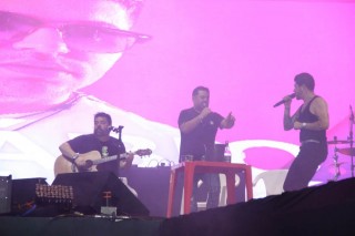 
<a style='margin-left: 5px;' class='btn btn-xs btn-social btn-facebook' href='https://www.facebook.com/sharer/sharer.php?u=https://galeramix.com.br/imagem/a163/800-800-90/conteudo/site_galerias/163/gustavo-lima-costelaco-junior-seco-galeramix-221.jpg' rel='popup' data-width='500' data-height='400'><i class='fa fa-facebook'></i>Compartilhar <span class='hidden-xs'>no Facebook</span>
</a> 
<a class='btn btn-default btn-xs' target='_blank' href='imagem/a163/800-800-90/conteudo/site_galerias/163/gustavo-lima-costelaco-junior-seco-galeramix-221.jpg'>
<span class='glyphicon glyphicon-cloud-download'></span> Salvar
</a>
