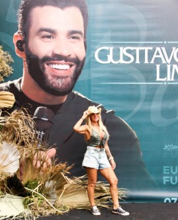 
<a style='margin-left: 5px;' class='btn btn-xs btn-social btn-facebook' href='https://www.facebook.com/sharer/sharer.php?u=https://galeramix.com.br/imagem/a163/800-800-90/conteudo/site_galerias/163/gustavo-lima-costelaco-junior-seco-galeramix-225.jpg' rel='popup' data-width='500' data-height='400'><i class='fa fa-facebook'></i>Compartilhar <span class='hidden-xs'>no Facebook</span>
</a> 
<a class='btn btn-default btn-xs' target='_blank' href='imagem/a163/800-800-90/conteudo/site_galerias/163/gustavo-lima-costelaco-junior-seco-galeramix-225.jpg'>
<span class='glyphicon glyphicon-cloud-download'></span> Salvar
</a>
