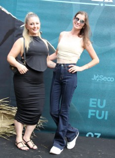 
<a style='margin-left: 5px;' class='btn btn-xs btn-social btn-facebook' href='https://www.facebook.com/sharer/sharer.php?u=https://galeramix.com.br/imagem/a163/800-800-90/conteudo/site_galerias/163/gustavo-lima-costelaco-junior-seco-galeramix-239.jpg' rel='popup' data-width='500' data-height='400'><i class='fa fa-facebook'></i>Compartilhar <span class='hidden-xs'>no Facebook</span>
</a> 
<a class='btn btn-default btn-xs' target='_blank' href='imagem/a163/800-800-90/conteudo/site_galerias/163/gustavo-lima-costelaco-junior-seco-galeramix-239.jpg'>
<span class='glyphicon glyphicon-cloud-download'></span> Salvar
</a>
