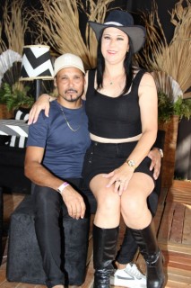 
<a style='margin-left: 5px;' class='btn btn-xs btn-social btn-facebook' href='https://www.facebook.com/sharer/sharer.php?u=https://galeramix.com.br/imagem/a163/800-800-90/conteudo/site_galerias/163/gustavo-lima-costelaco-junior-seco-galeramix-24.jpg' rel='popup' data-width='500' data-height='400'><i class='fa fa-facebook'></i>Compartilhar <span class='hidden-xs'>no Facebook</span>
</a> 
<a class='btn btn-default btn-xs' target='_blank' href='imagem/a163/800-800-90/conteudo/site_galerias/163/gustavo-lima-costelaco-junior-seco-galeramix-24.jpg'>
<span class='glyphicon glyphicon-cloud-download'></span> Salvar
</a>
