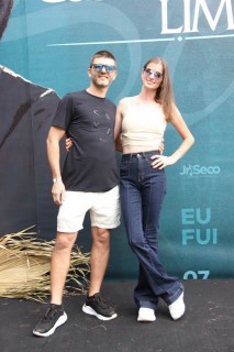 
<a style='margin-left: 5px;' class='btn btn-xs btn-social btn-facebook' href='https://www.facebook.com/sharer/sharer.php?u=https://galeramix.com.br/imagem/a163/800-800-90/conteudo/site_galerias/163/gustavo-lima-costelaco-junior-seco-galeramix-240.jpg' rel='popup' data-width='500' data-height='400'><i class='fa fa-facebook'></i>Compartilhar <span class='hidden-xs'>no Facebook</span>
</a> 
<a class='btn btn-default btn-xs' target='_blank' href='imagem/a163/800-800-90/conteudo/site_galerias/163/gustavo-lima-costelaco-junior-seco-galeramix-240.jpg'>
<span class='glyphicon glyphicon-cloud-download'></span> Salvar
</a>
