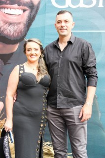 
<a style='margin-left: 5px;' class='btn btn-xs btn-social btn-facebook' href='https://www.facebook.com/sharer/sharer.php?u=https://galeramix.com.br/imagem/a163/800-800-90/conteudo/site_galerias/163/gustavo-lima-costelaco-junior-seco-galeramix-244.jpg' rel='popup' data-width='500' data-height='400'><i class='fa fa-facebook'></i>Compartilhar <span class='hidden-xs'>no Facebook</span>
</a> 
<a class='btn btn-default btn-xs' target='_blank' href='imagem/a163/800-800-90/conteudo/site_galerias/163/gustavo-lima-costelaco-junior-seco-galeramix-244.jpg'>
<span class='glyphicon glyphicon-cloud-download'></span> Salvar
</a>
