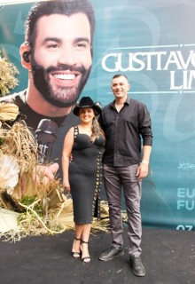 
<a style='margin-left: 5px;' class='btn btn-xs btn-social btn-facebook' href='https://www.facebook.com/sharer/sharer.php?u=https://galeramix.com.br/imagem/a163/800-800-90/conteudo/site_galerias/163/gustavo-lima-costelaco-junior-seco-galeramix-245.jpg' rel='popup' data-width='500' data-height='400'><i class='fa fa-facebook'></i>Compartilhar <span class='hidden-xs'>no Facebook</span>
</a> 
<a class='btn btn-default btn-xs' target='_blank' href='imagem/a163/800-800-90/conteudo/site_galerias/163/gustavo-lima-costelaco-junior-seco-galeramix-245.jpg'>
<span class='glyphicon glyphicon-cloud-download'></span> Salvar
</a>
