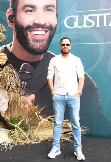 
<a style='margin-left: 5px;' class='btn btn-xs btn-social btn-facebook' href='https://www.facebook.com/sharer/sharer.php?u=https://galeramix.com.br/imagem/a163/800-800-90/conteudo/site_galerias/163/gustavo-lima-costelaco-junior-seco-galeramix-247.jpg' rel='popup' data-width='500' data-height='400'><i class='fa fa-facebook'></i>Compartilhar <span class='hidden-xs'>no Facebook</span>
</a> 
<a class='btn btn-default btn-xs' target='_blank' href='imagem/a163/800-800-90/conteudo/site_galerias/163/gustavo-lima-costelaco-junior-seco-galeramix-247.jpg'>
<span class='glyphicon glyphicon-cloud-download'></span> Salvar
</a>
