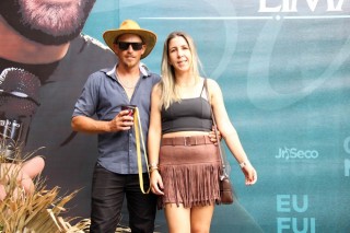 
<a style='margin-left: 5px;' class='btn btn-xs btn-social btn-facebook' href='https://www.facebook.com/sharer/sharer.php?u=https://galeramix.com.br/imagem/a163/800-800-90/conteudo/site_galerias/163/gustavo-lima-costelaco-junior-seco-galeramix-251.jpg' rel='popup' data-width='500' data-height='400'><i class='fa fa-facebook'></i>Compartilhar <span class='hidden-xs'>no Facebook</span>
</a> 
<a class='btn btn-default btn-xs' target='_blank' href='imagem/a163/800-800-90/conteudo/site_galerias/163/gustavo-lima-costelaco-junior-seco-galeramix-251.jpg'>
<span class='glyphicon glyphicon-cloud-download'></span> Salvar
</a>
