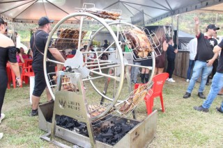 
<a style='margin-left: 5px;' class='btn btn-xs btn-social btn-facebook' href='https://www.facebook.com/sharer/sharer.php?u=https://galeramix.com.br/imagem/a163/800-800-90/conteudo/site_galerias/163/gustavo-lima-costelaco-junior-seco-galeramix-261.jpg' rel='popup' data-width='500' data-height='400'><i class='fa fa-facebook'></i>Compartilhar <span class='hidden-xs'>no Facebook</span>
</a> 
<a class='btn btn-default btn-xs' target='_blank' href='imagem/a163/800-800-90/conteudo/site_galerias/163/gustavo-lima-costelaco-junior-seco-galeramix-261.jpg'>
<span class='glyphicon glyphicon-cloud-download'></span> Salvar
</a>
