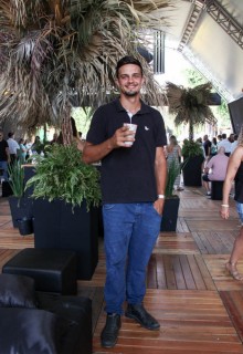 
<a style='margin-left: 5px;' class='btn btn-xs btn-social btn-facebook' href='https://www.facebook.com/sharer/sharer.php?u=https://galeramix.com.br/imagem/a163/800-800-90/conteudo/site_galerias/163/gustavo-lima-costelaco-junior-seco-galeramix-268.jpg' rel='popup' data-width='500' data-height='400'><i class='fa fa-facebook'></i>Compartilhar <span class='hidden-xs'>no Facebook</span>
</a> 
<a class='btn btn-default btn-xs' target='_blank' href='imagem/a163/800-800-90/conteudo/site_galerias/163/gustavo-lima-costelaco-junior-seco-galeramix-268.jpg'>
<span class='glyphicon glyphicon-cloud-download'></span> Salvar
</a>
