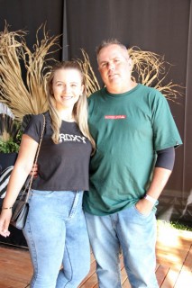 
<a style='margin-left: 5px;' class='btn btn-xs btn-social btn-facebook' href='https://www.facebook.com/sharer/sharer.php?u=https://galeramix.com.br/imagem/a163/800-800-90/conteudo/site_galerias/163/gustavo-lima-costelaco-junior-seco-galeramix-275.jpg' rel='popup' data-width='500' data-height='400'><i class='fa fa-facebook'></i>Compartilhar <span class='hidden-xs'>no Facebook</span>
</a> 
<a class='btn btn-default btn-xs' target='_blank' href='imagem/a163/800-800-90/conteudo/site_galerias/163/gustavo-lima-costelaco-junior-seco-galeramix-275.jpg'>
<span class='glyphicon glyphicon-cloud-download'></span> Salvar
</a>
