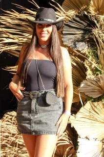 
<a style='margin-left: 5px;' class='btn btn-xs btn-social btn-facebook' href='https://www.facebook.com/sharer/sharer.php?u=https://galeramix.com.br/imagem/a163/800-800-90/conteudo/site_galerias/163/gustavo-lima-costelaco-junior-seco-galeramix-3.jpg' rel='popup' data-width='500' data-height='400'><i class='fa fa-facebook'></i>Compartilhar <span class='hidden-xs'>no Facebook</span>
</a> 
<a class='btn btn-default btn-xs' target='_blank' href='imagem/a163/800-800-90/conteudo/site_galerias/163/gustavo-lima-costelaco-junior-seco-galeramix-3.jpg'>
<span class='glyphicon glyphicon-cloud-download'></span> Salvar
</a>
