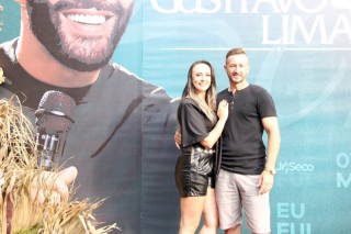 
<a style='margin-left: 5px;' class='btn btn-xs btn-social btn-facebook' href='https://www.facebook.com/sharer/sharer.php?u=https://galeramix.com.br/imagem/a163/800-800-90/conteudo/site_galerias/163/gustavo-lima-costelaco-junior-seco-galeramix-32.jpg' rel='popup' data-width='500' data-height='400'><i class='fa fa-facebook'></i>Compartilhar <span class='hidden-xs'>no Facebook</span>
</a> 
<a class='btn btn-default btn-xs' target='_blank' href='imagem/a163/800-800-90/conteudo/site_galerias/163/gustavo-lima-costelaco-junior-seco-galeramix-32.jpg'>
<span class='glyphicon glyphicon-cloud-download'></span> Salvar
</a>
