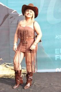 
<a style='margin-left: 5px;' class='btn btn-xs btn-social btn-facebook' href='https://www.facebook.com/sharer/sharer.php?u=https://galeramix.com.br/imagem/a163/800-800-90/conteudo/site_galerias/163/gustavo-lima-costelaco-junior-seco-galeramix-33.jpg' rel='popup' data-width='500' data-height='400'><i class='fa fa-facebook'></i>Compartilhar <span class='hidden-xs'>no Facebook</span>
</a> 
<a class='btn btn-default btn-xs' target='_blank' href='imagem/a163/800-800-90/conteudo/site_galerias/163/gustavo-lima-costelaco-junior-seco-galeramix-33.jpg'>
<span class='glyphicon glyphicon-cloud-download'></span> Salvar
</a>
