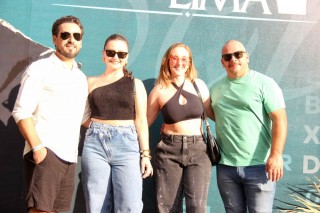 
<a style='margin-left: 5px;' class='btn btn-xs btn-social btn-facebook' href='https://www.facebook.com/sharer/sharer.php?u=https://galeramix.com.br/imagem/a163/800-800-90/conteudo/site_galerias/163/gustavo-lima-costelaco-junior-seco-galeramix-42.jpg' rel='popup' data-width='500' data-height='400'><i class='fa fa-facebook'></i>Compartilhar <span class='hidden-xs'>no Facebook</span>
</a> 
<a class='btn btn-default btn-xs' target='_blank' href='imagem/a163/800-800-90/conteudo/site_galerias/163/gustavo-lima-costelaco-junior-seco-galeramix-42.jpg'>
<span class='glyphicon glyphicon-cloud-download'></span> Salvar
</a>
