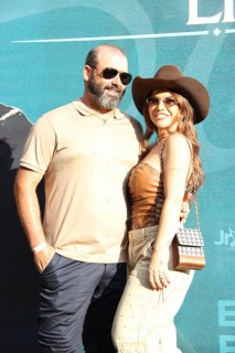 
<a style='margin-left: 5px;' class='btn btn-xs btn-social btn-facebook' href='https://www.facebook.com/sharer/sharer.php?u=https://galeramix.com.br/imagem/a163/800-800-90/conteudo/site_galerias/163/gustavo-lima-costelaco-junior-seco-galeramix-47.jpg' rel='popup' data-width='500' data-height='400'><i class='fa fa-facebook'></i>Compartilhar <span class='hidden-xs'>no Facebook</span>
</a> 
<a class='btn btn-default btn-xs' target='_blank' href='imagem/a163/800-800-90/conteudo/site_galerias/163/gustavo-lima-costelaco-junior-seco-galeramix-47.jpg'>
<span class='glyphicon glyphicon-cloud-download'></span> Salvar
</a>
