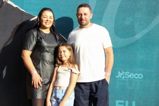 
<a style='margin-left: 5px;' class='btn btn-xs btn-social btn-facebook' href='https://www.facebook.com/sharer/sharer.php?u=https://galeramix.com.br/imagem/a163/800-800-90/conteudo/site_galerias/163/gustavo-lima-costelaco-junior-seco-galeramix-49.jpg' rel='popup' data-width='500' data-height='400'><i class='fa fa-facebook'></i>Compartilhar <span class='hidden-xs'>no Facebook</span>
</a> 
<a class='btn btn-default btn-xs' target='_blank' href='imagem/a163/800-800-90/conteudo/site_galerias/163/gustavo-lima-costelaco-junior-seco-galeramix-49.jpg'>
<span class='glyphicon glyphicon-cloud-download'></span> Salvar
</a>
