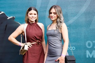 
<a style='margin-left: 5px;' class='btn btn-xs btn-social btn-facebook' href='https://www.facebook.com/sharer/sharer.php?u=https://galeramix.com.br/imagem/a163/800-800-90/conteudo/site_galerias/163/gustavo-lima-costelaco-junior-seco-galeramix-69.jpg' rel='popup' data-width='500' data-height='400'><i class='fa fa-facebook'></i>Compartilhar <span class='hidden-xs'>no Facebook</span>
</a> 
<a class='btn btn-default btn-xs' target='_blank' href='imagem/a163/800-800-90/conteudo/site_galerias/163/gustavo-lima-costelaco-junior-seco-galeramix-69.jpg'>
<span class='glyphicon glyphicon-cloud-download'></span> Salvar
</a>
