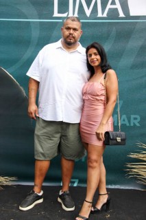 
<a style='margin-left: 5px;' class='btn btn-xs btn-social btn-facebook' href='https://www.facebook.com/sharer/sharer.php?u=https://galeramix.com.br/imagem/a163/800-800-90/conteudo/site_galerias/163/gustavo-lima-costelaco-junior-seco-galeramix-86.jpg' rel='popup' data-width='500' data-height='400'><i class='fa fa-facebook'></i>Compartilhar <span class='hidden-xs'>no Facebook</span>
</a> 
<a class='btn btn-default btn-xs' target='_blank' href='imagem/a163/800-800-90/conteudo/site_galerias/163/gustavo-lima-costelaco-junior-seco-galeramix-86.jpg'>
<span class='glyphicon glyphicon-cloud-download'></span> Salvar
</a>
