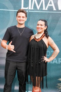 
<a style='margin-left: 5px;' class='btn btn-xs btn-social btn-facebook' href='https://www.facebook.com/sharer/sharer.php?u=https://galeramix.com.br/imagem/a163/800-800-90/conteudo/site_galerias/163/gustavo-lima-costelaco-junior-seco-galeramix-93.jpg' rel='popup' data-width='500' data-height='400'><i class='fa fa-facebook'></i>Compartilhar <span class='hidden-xs'>no Facebook</span>
</a> 
<a class='btn btn-default btn-xs' target='_blank' href='imagem/a163/800-800-90/conteudo/site_galerias/163/gustavo-lima-costelaco-junior-seco-galeramix-93.jpg'>
<span class='glyphicon glyphicon-cloud-download'></span> Salvar
</a>
